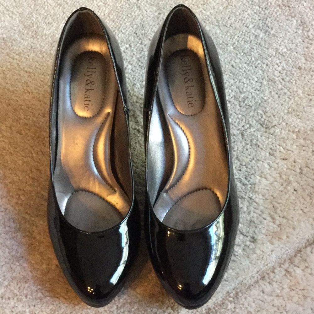 Kelly & Katie black patent pumps